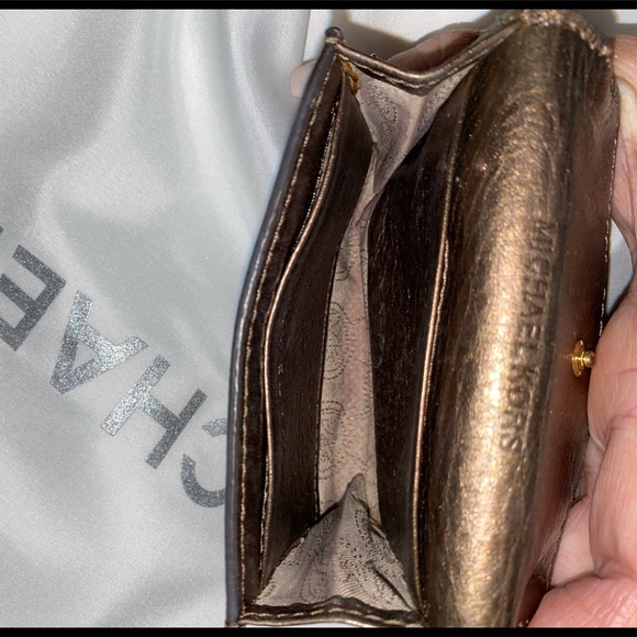 Authentic Michael Kors coin purse - Picture 5 of 5